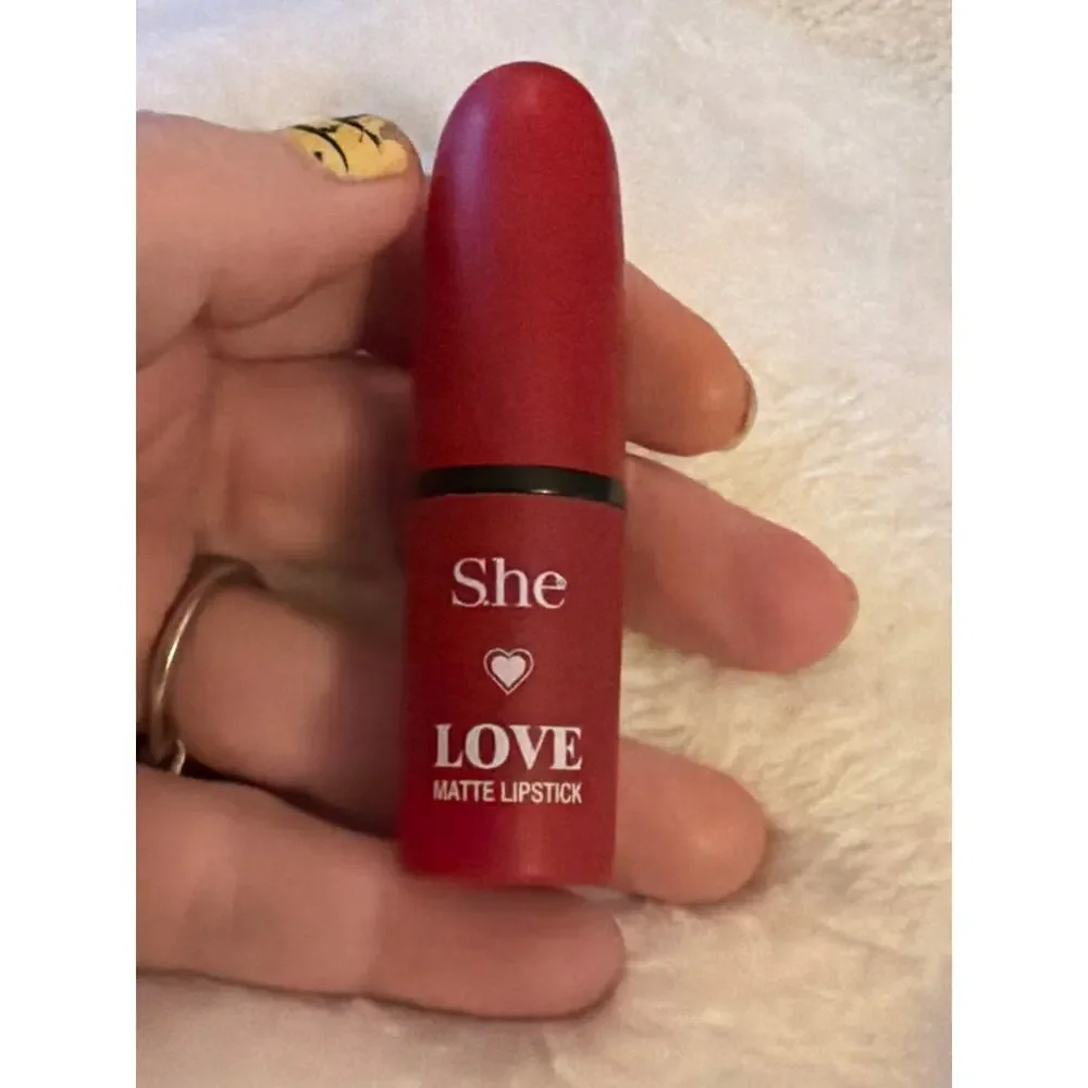 She Love Matte Lipstick #09 Classic Red LP900 Full Size Lip Color NEW
